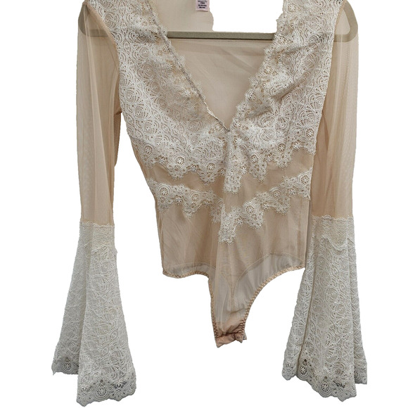 Victoria’s Secret Bodysuit XS Nude Lace Bell Sleeve Coquette Coastal Boho Chic - Picture 5 of 11
